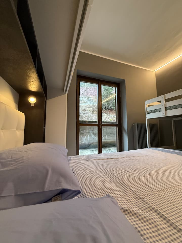 Camera da letto con letto a castello