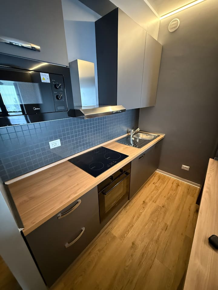 Cucina moderna attrezzata